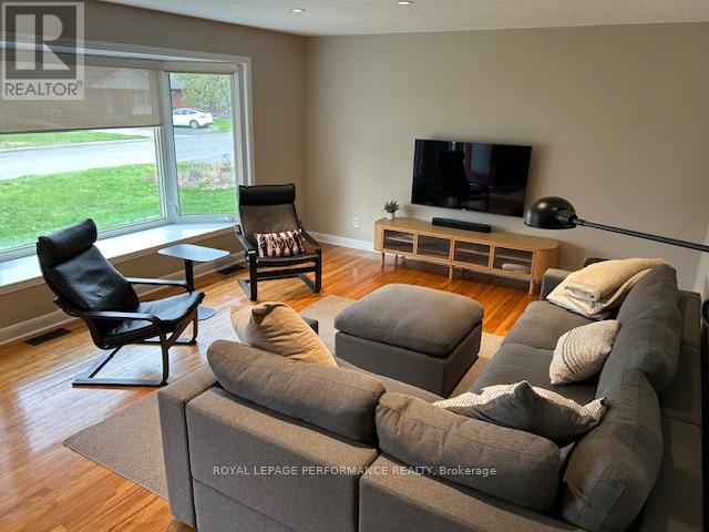 1321 Rustic Drive, Ottawa, Ontario  K2C 2Y3 - Photo 3 - X13073330