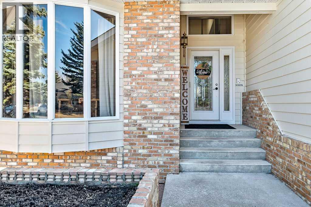 162 Woodbend Way, Okotoks, Alberta  T1S 1M1 - Photo 2 - A2287796