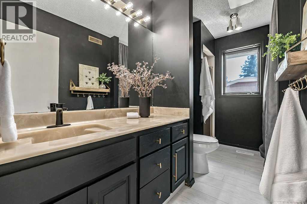 162 Woodbend Way, Okotoks, Alberta  T1S 1M1 - Photo 37 - A2287796