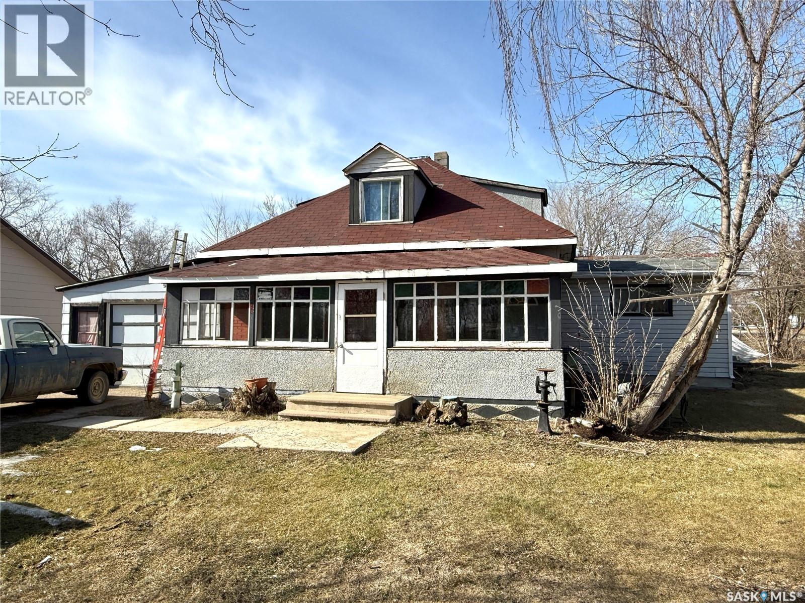 212 South Avenue E, Hafford, Saskatchewan  S0J 1A0 - Photo 2 - SK034570