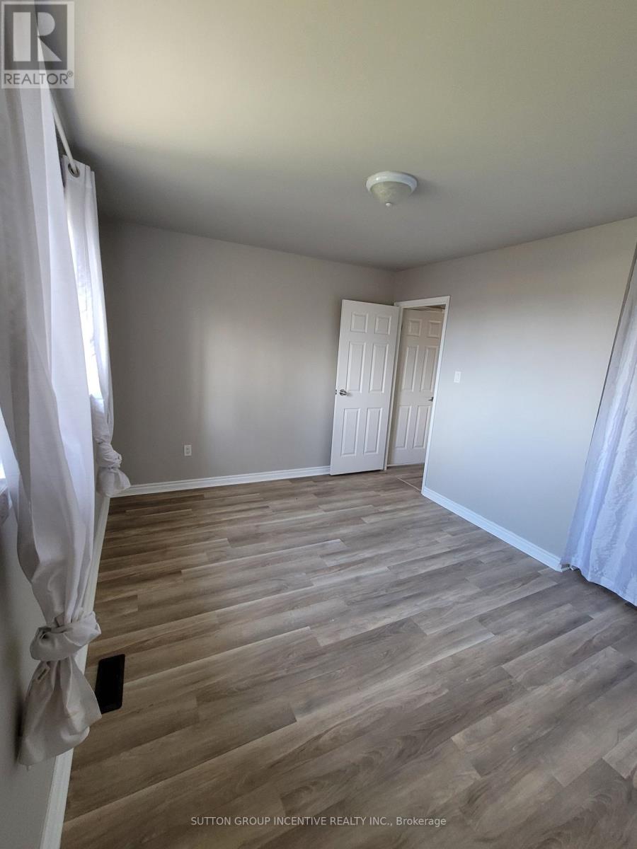 50 Farmingdale Crescent, Barrie, Ontario  L4M 5E5 - Photo 17 - S13073238