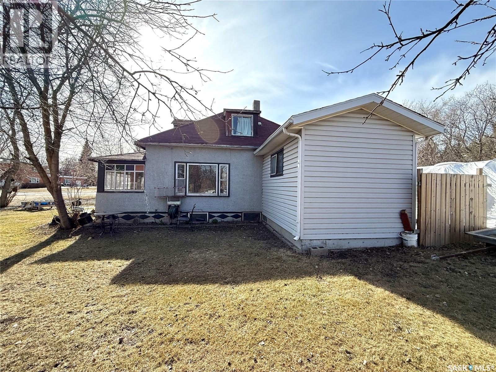 212 South Avenue E, Hafford, Saskatchewan  S0J 1A0 - Photo 3 - SK034570