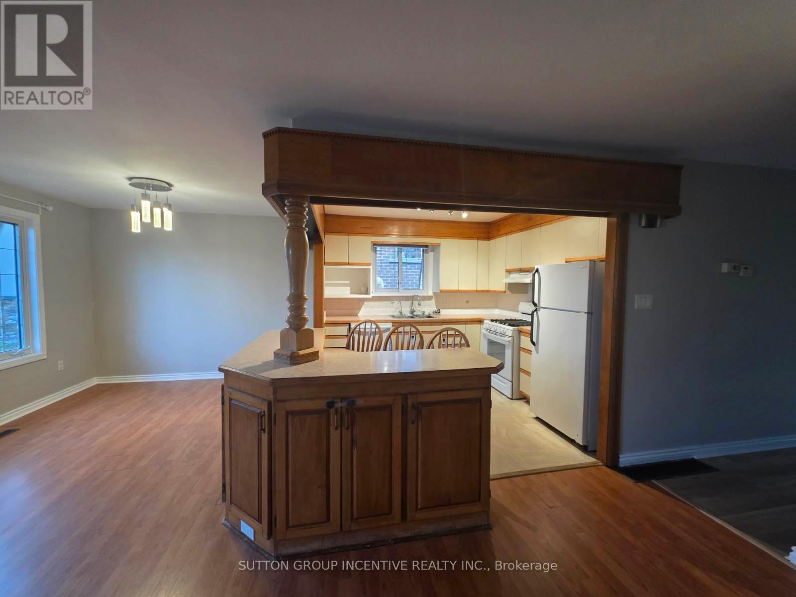 50 Farmingdale Crescent, Barrie, Ontario  L4M 5E5 - Photo 5 - S13073238