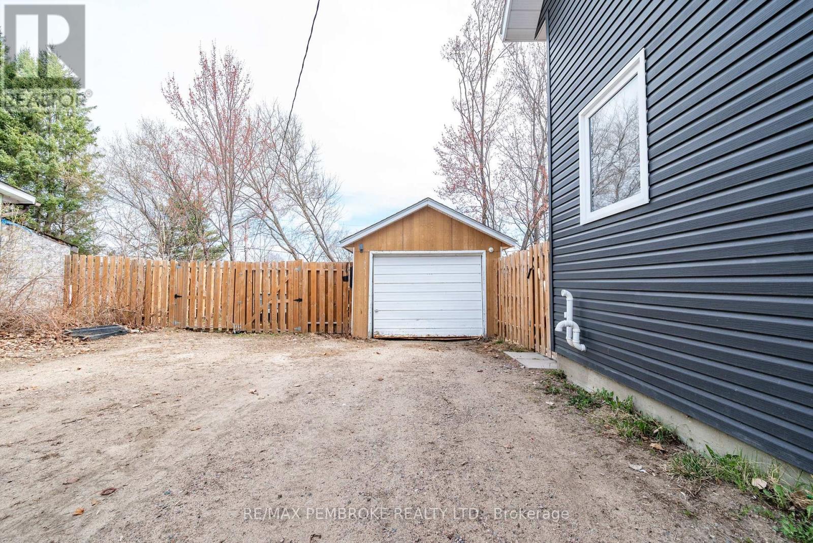 15 Alder Crescent, Deep River, Ontario  K0J 1P0 - Photo 2 - X13073354
