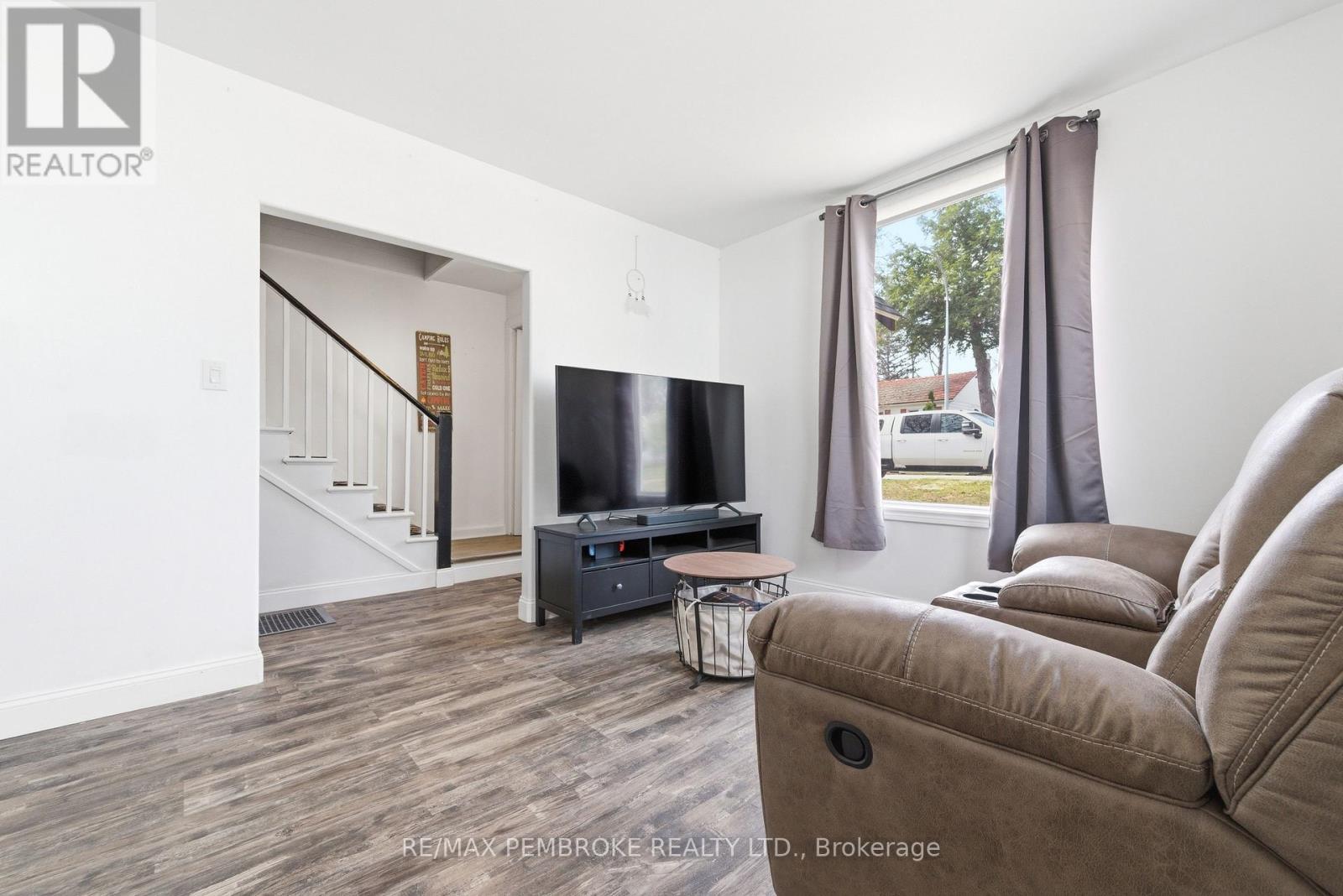 15 Alder Crescent, Deep River, Ontario  K0J 1P0 - Photo 4 - X13073354