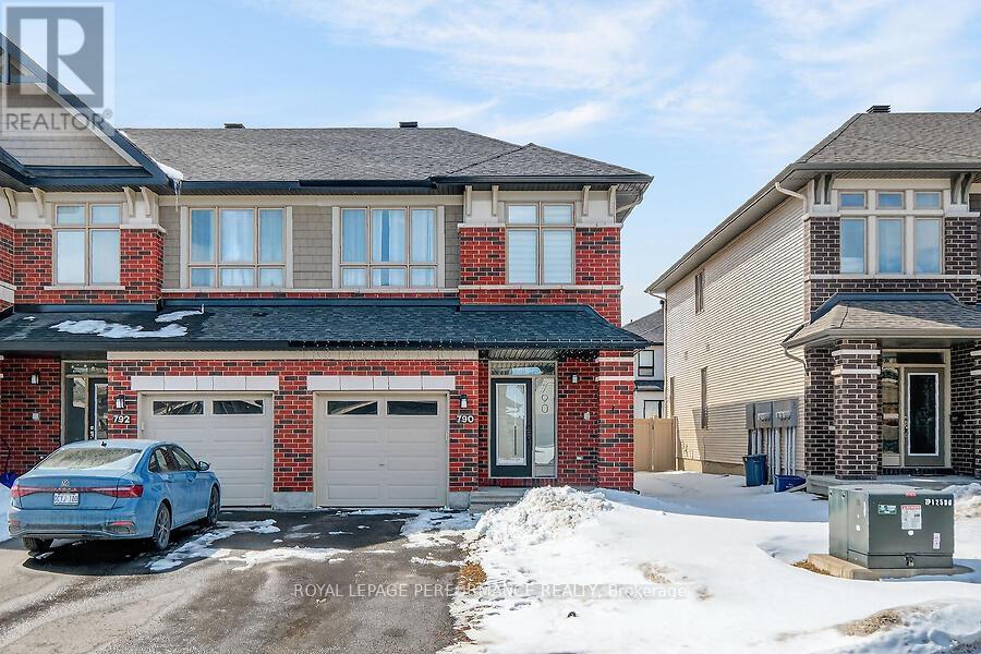 790 CAIRN CRES CRESCENT E, Ottawa, Ontario