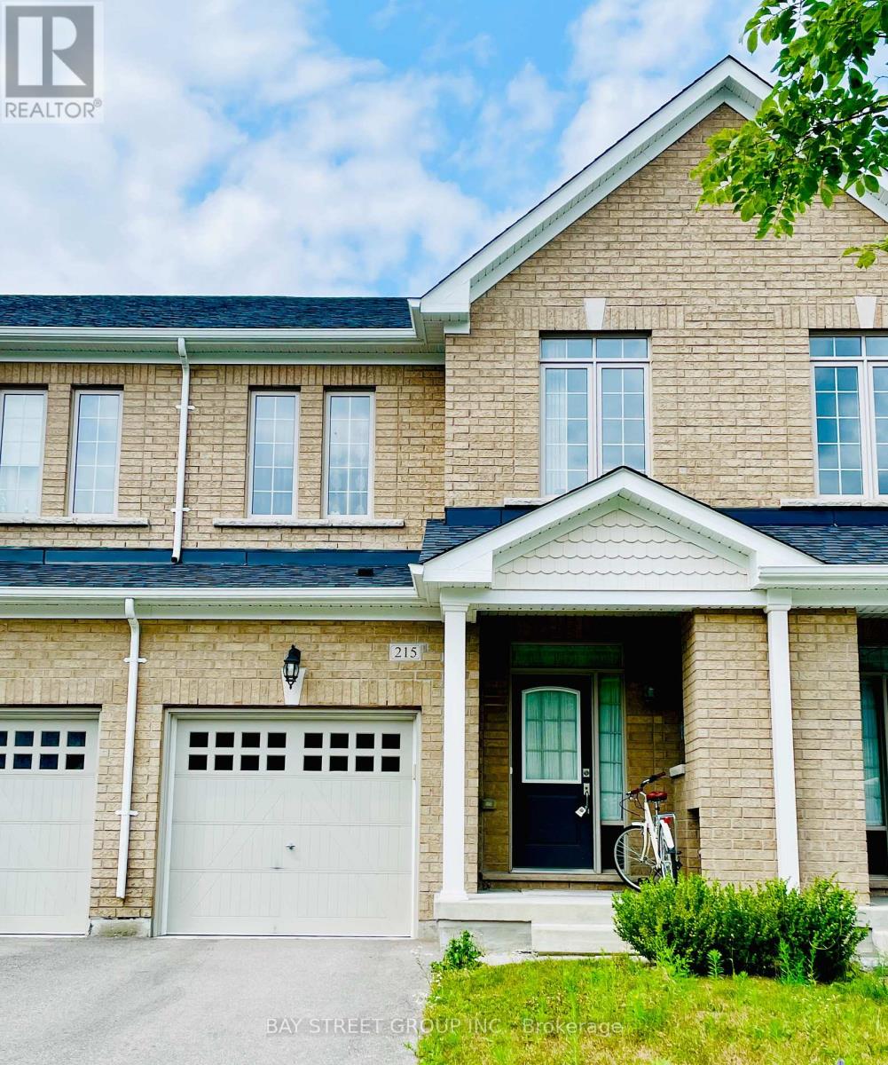 215 RADIAL DRIVE, Aurora, Ontario