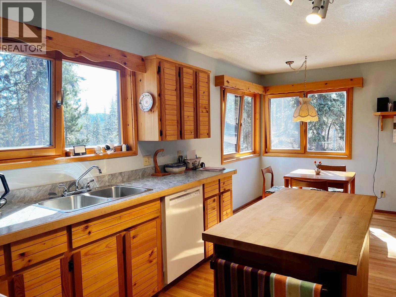 3170 Mountainview Road, Smithers, British Columbia  V0J 2N6 - Photo 19 - R3115586