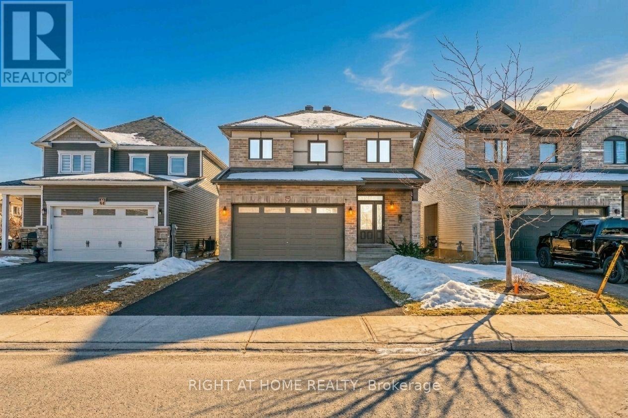 658 Parade Drive, Ottawa, Ontario  K2S 0Z2 - Photo 2 - X12938560