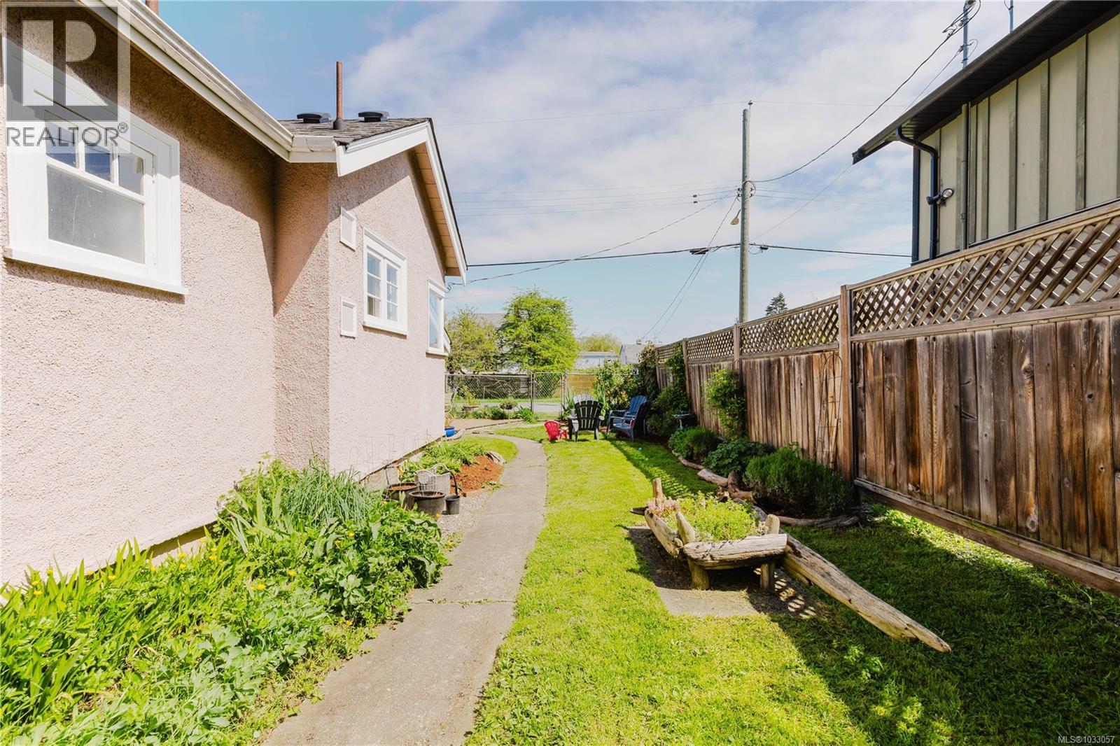 485 Marigold Rd, Saanich, British Columbia  V8Z 4R3 - Photo 30 - 1033057