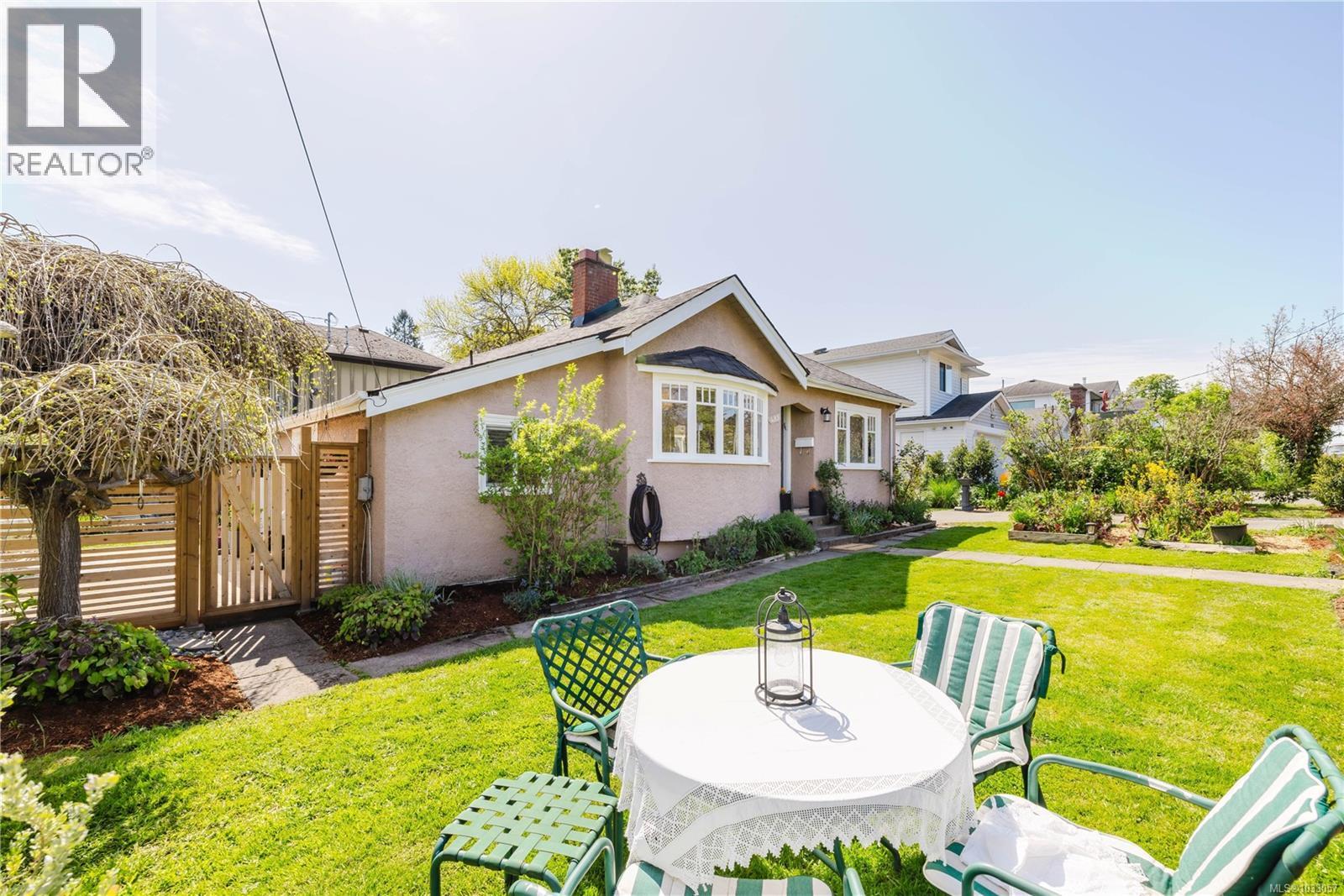 485 Marigold Rd, Saanich, British Columbia  V8Z 4R3 - Photo 19 - 1033057