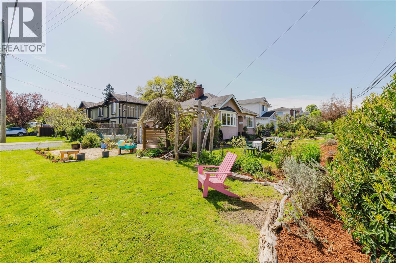 485 Marigold Rd, Saanich, British Columbia  V8Z 4R3 - Photo 22 - 1033057