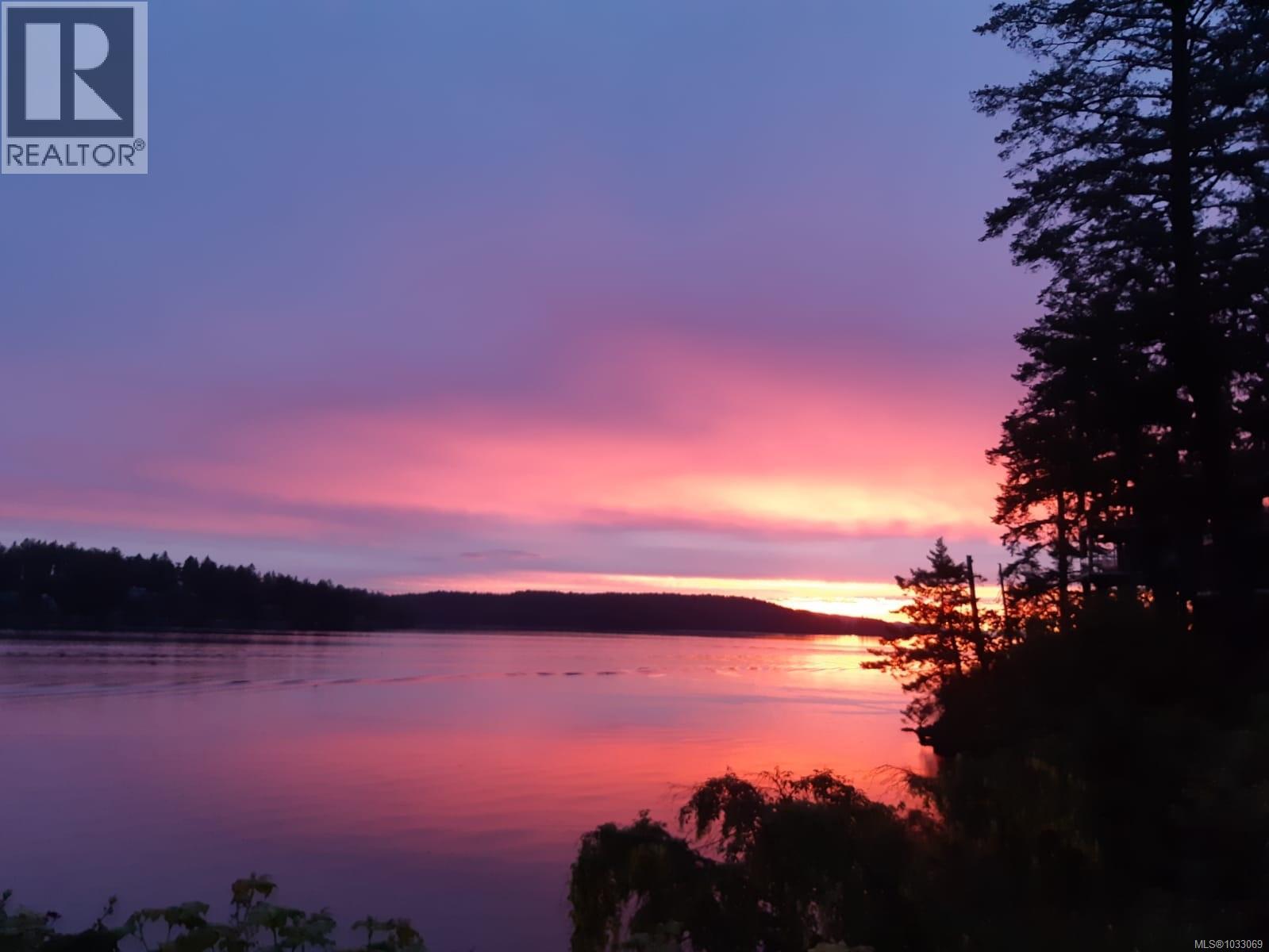 302 2326 Harbour Rd, Sidney, British Columbia