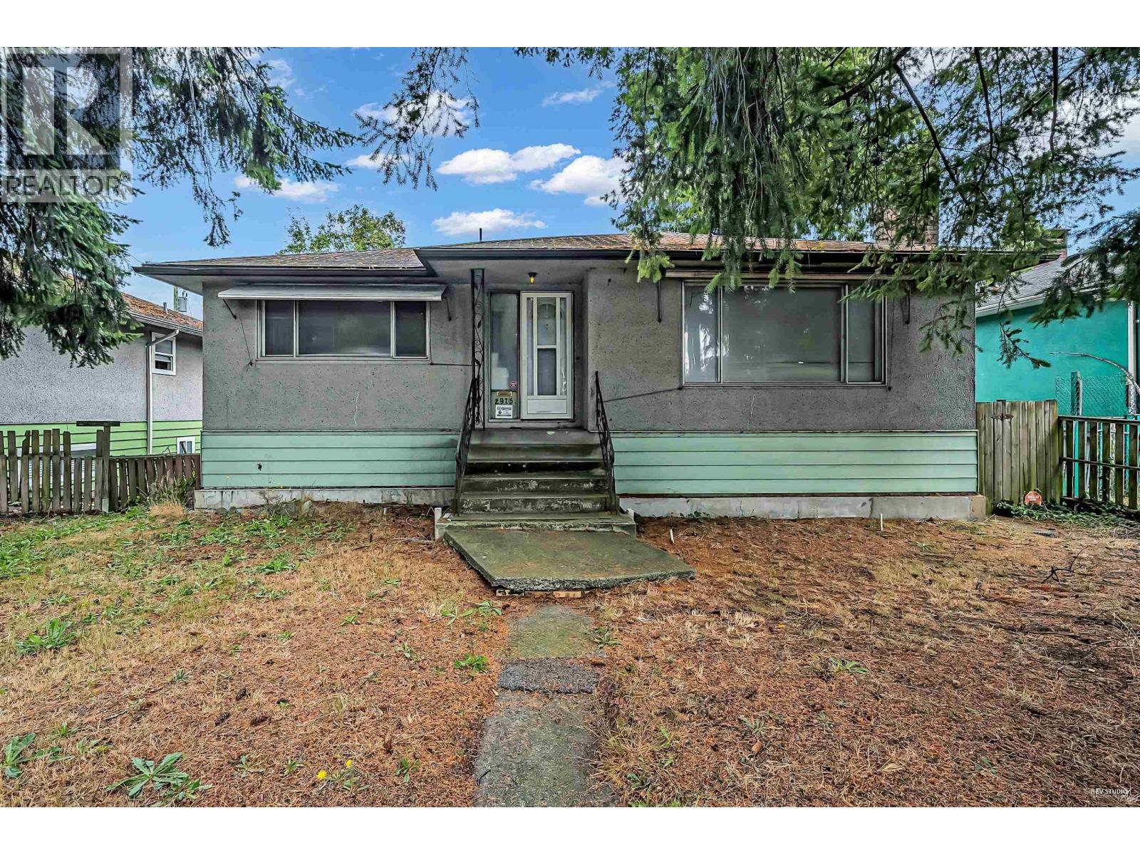 2975 E 41st Avenue, Vancouver, British Columbia  V5R 2X7 - Photo 1 - R3037905