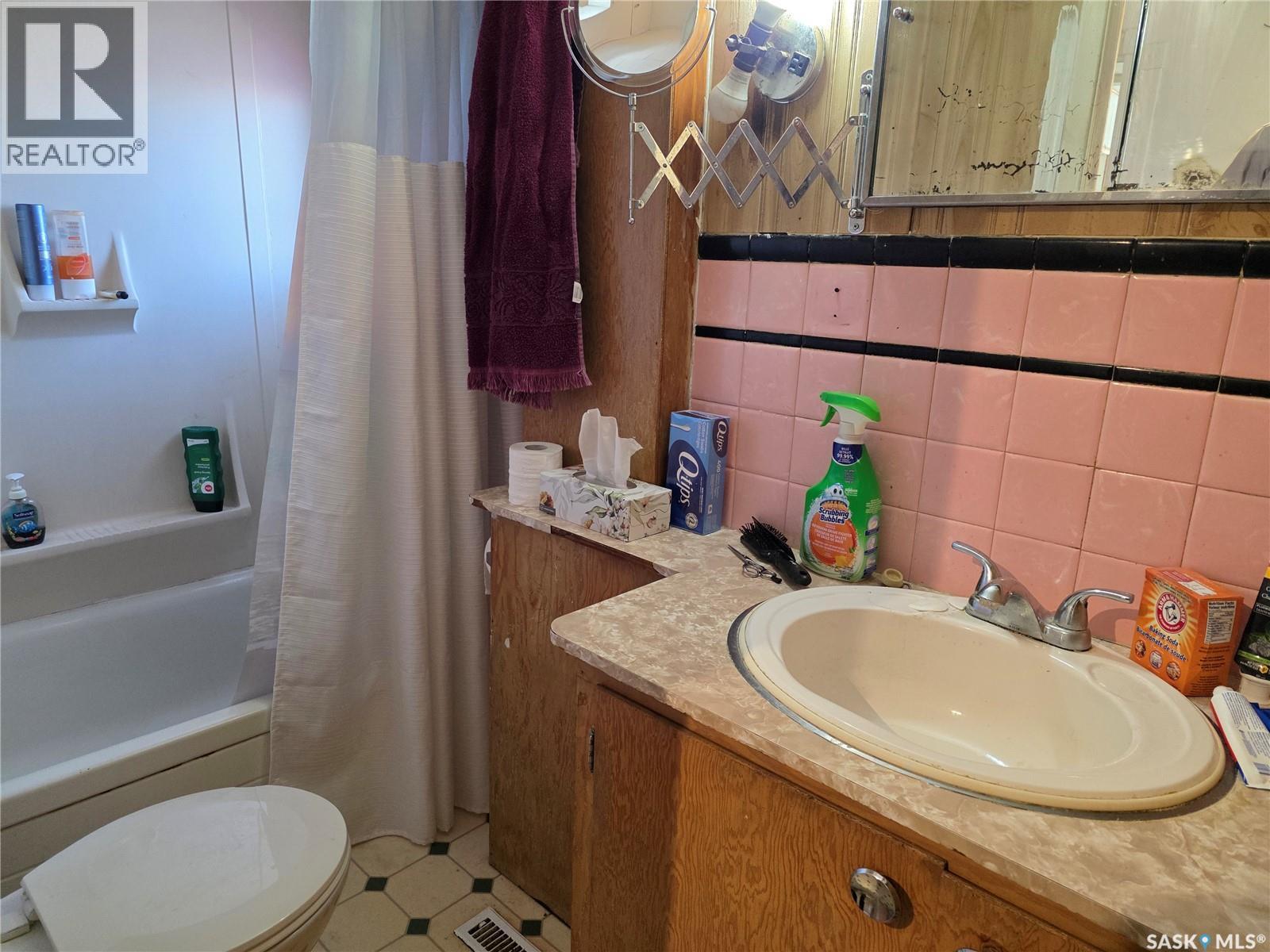 2470 Proton Avenue, Gull Lake, Saskatchewan  S0N 1A0 - Photo 10 - SK034653