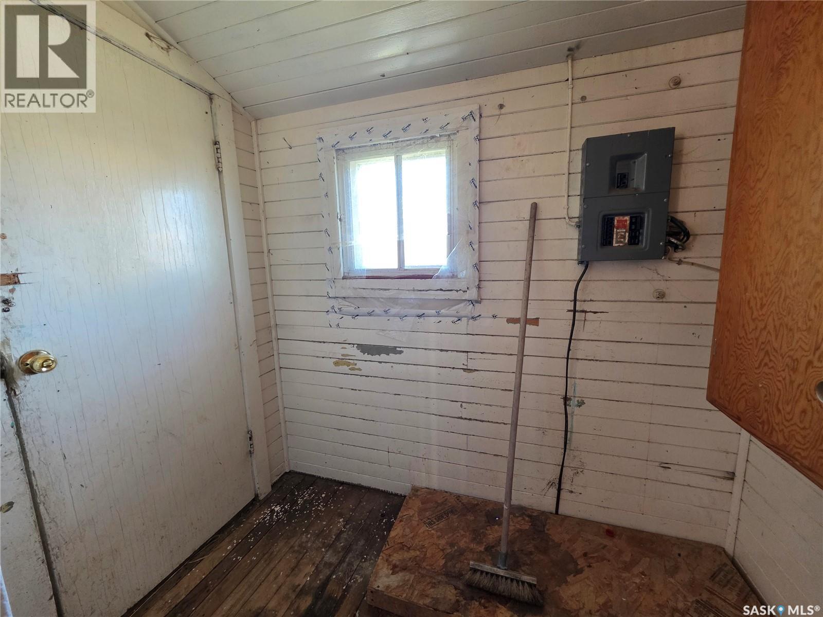 2470 Proton Avenue, Gull Lake, Saskatchewan  S0N 1A0 - Photo 18 - SK034653