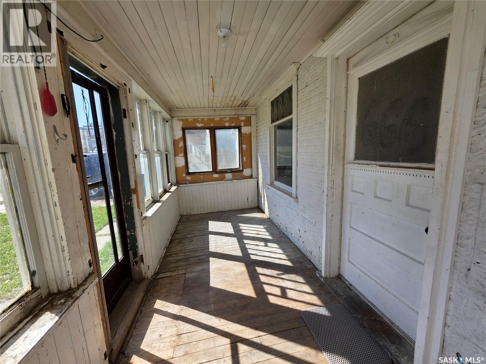 2470 Proton Avenue, Gull Lake, Saskatchewan  S0N 1A0 - Photo 2 - SK034653