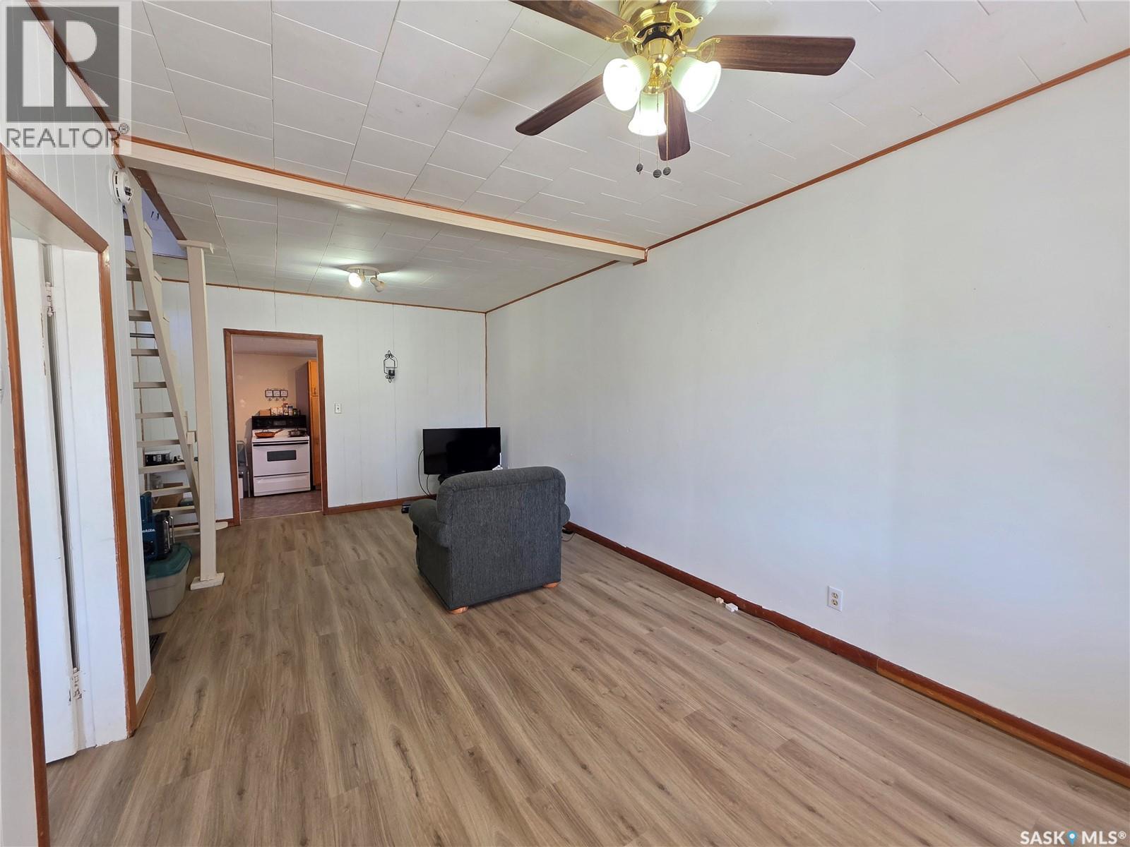 2470 Proton Avenue, Gull Lake, Saskatchewan  S0N 1A0 - Photo 5 - SK034653