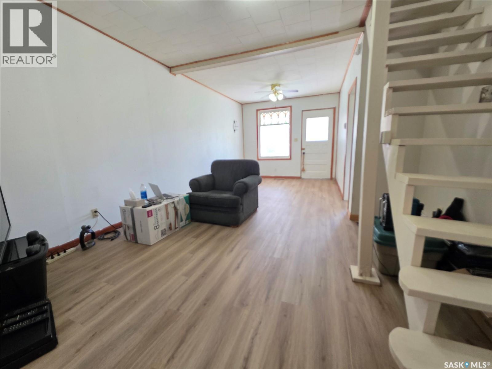 2470 Proton Avenue, Gull Lake, Saskatchewan  S0N 1A0 - Photo 6 - SK034653