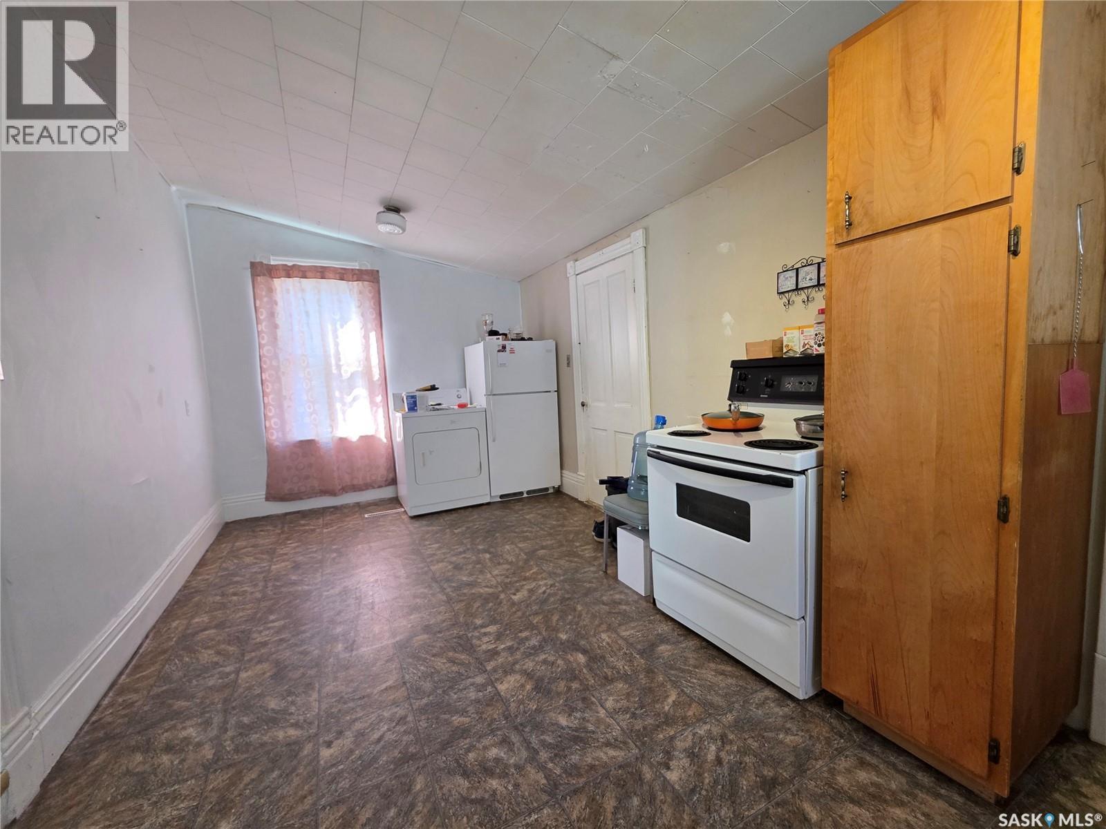 2470 Proton Avenue, Gull Lake, Saskatchewan  S0N 1A0 - Photo 8 - SK034653