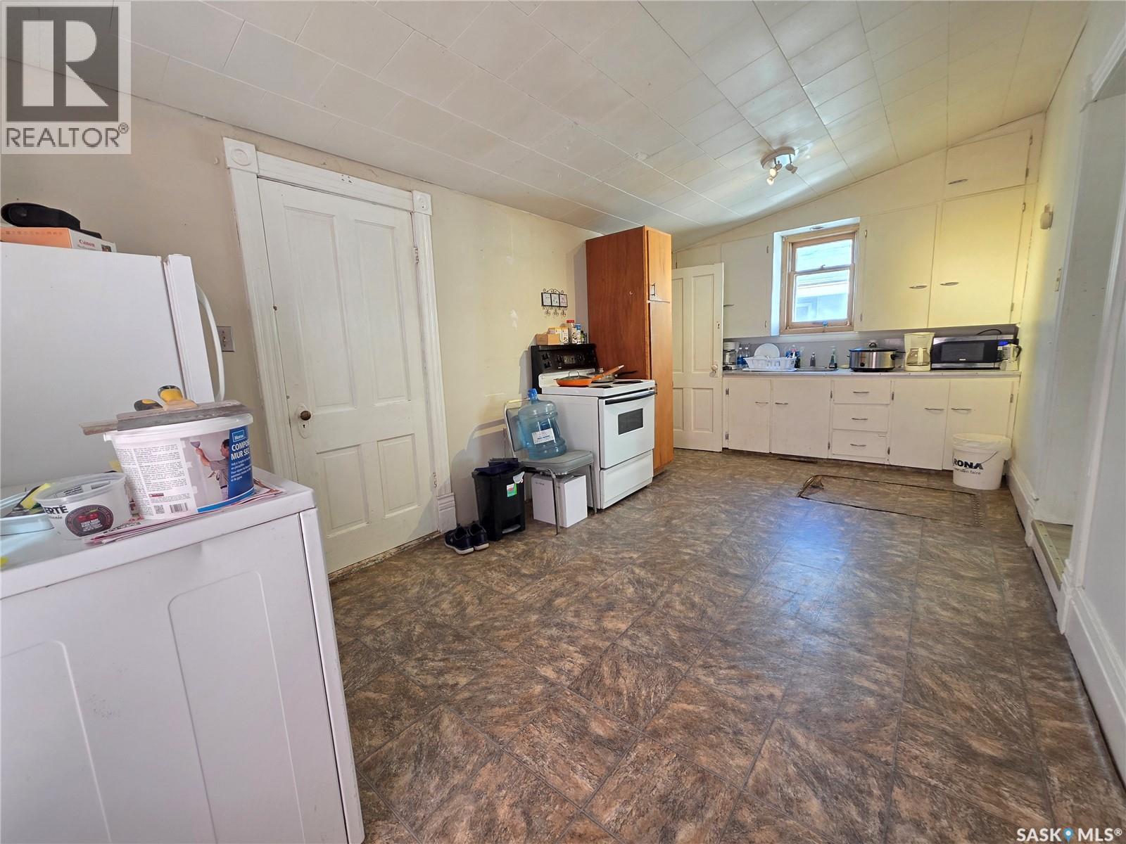 2470 Proton Avenue, Gull Lake, Saskatchewan  S0N 1A0 - Photo 9 - SK034653