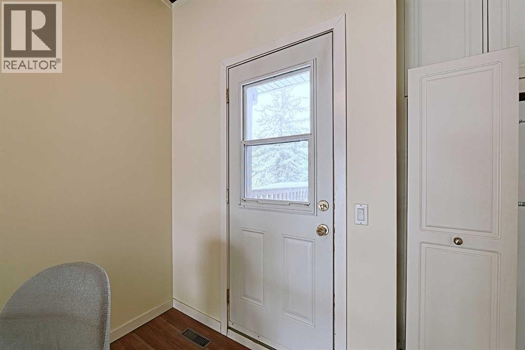 9930 26 Street SW, Calgary, Alberta  T2V 4E9 - Photo 12 - A2297671