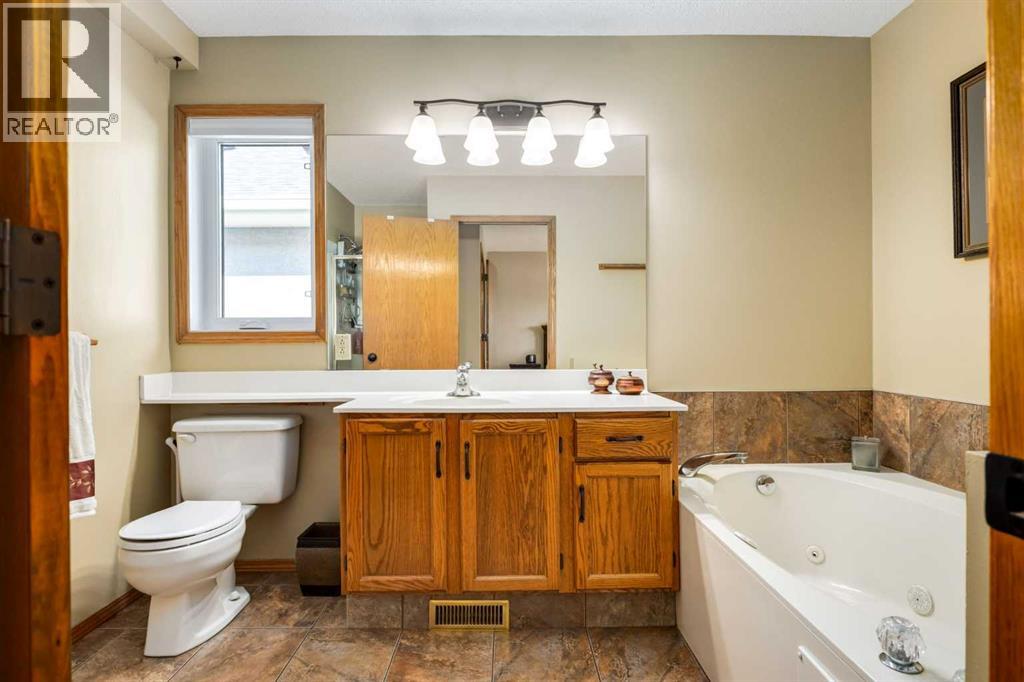 1288 Sunvista Way SE, Calgary, Alberta  T2X 3G3 - Photo 25 - A2305807