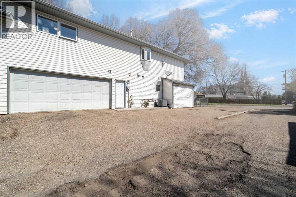 167 3 Street NE, Medicine Hat, Alberta  T1A 5M2 - Photo 7 - A2303364