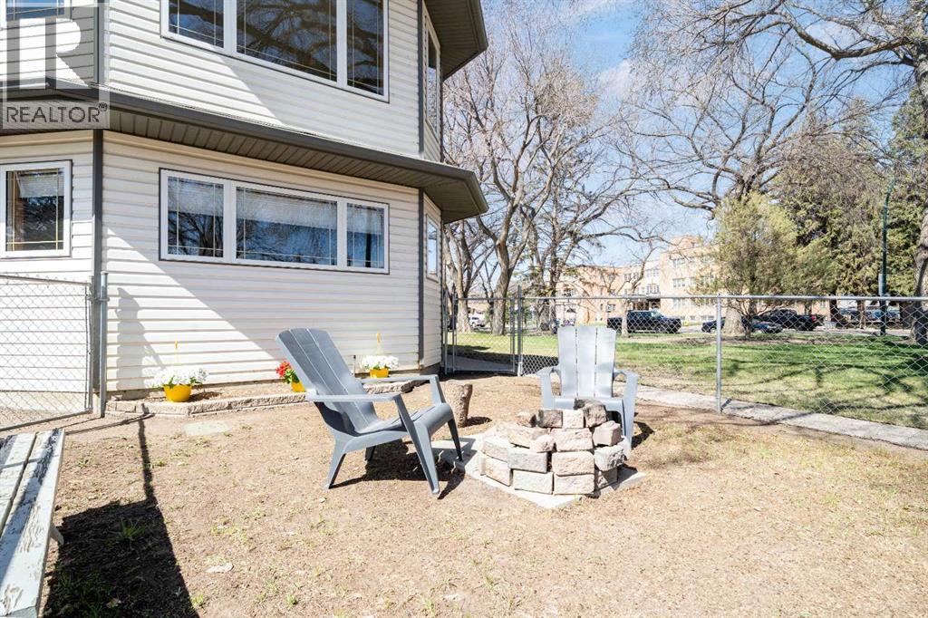 167 3 Street NE, Medicine Hat, Alberta  T1A 5M2 - Photo 4 - A2303364