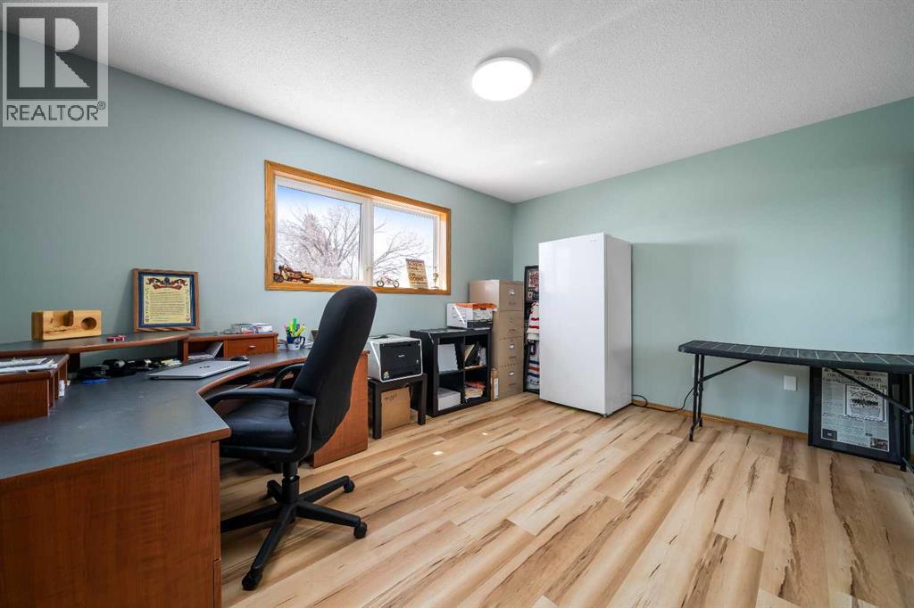 167 3 Street NE, Medicine Hat, Alberta  T1A 5M2 - Photo 19 - A2303364