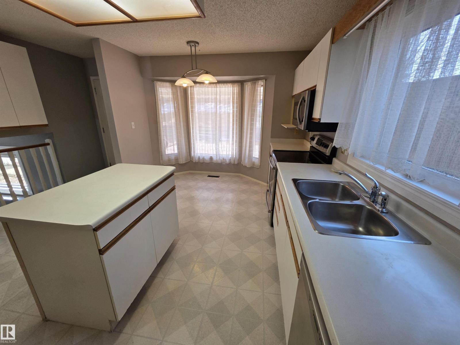 18911 80 Av Nw Nw, Edmonton, Alberta  T5T 4B7 - Photo 3 - E4485395