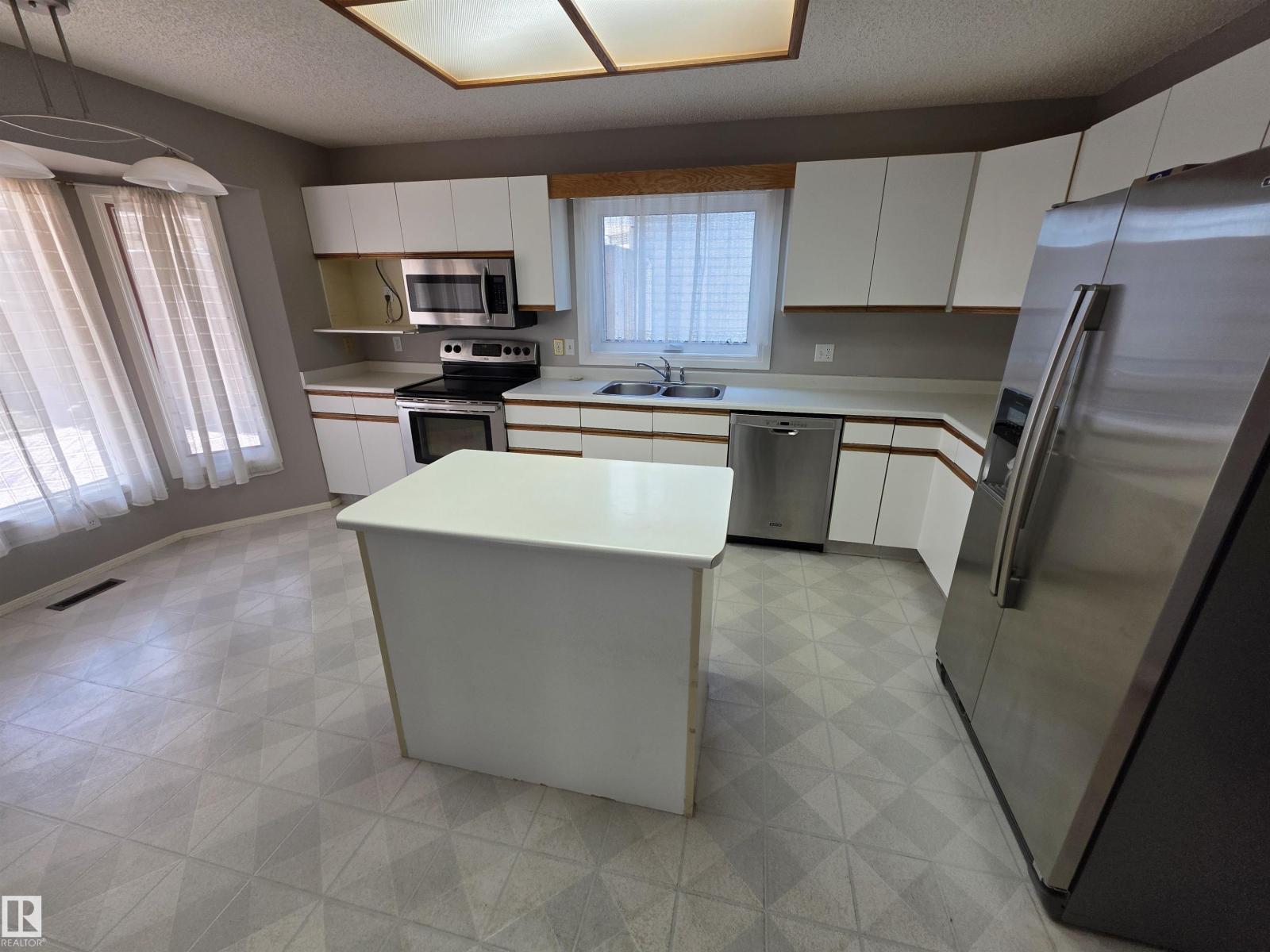 18911 80 Av NW NW, Edmonton, Alberta  T5T 4B7 - Photo 3 - E4485395