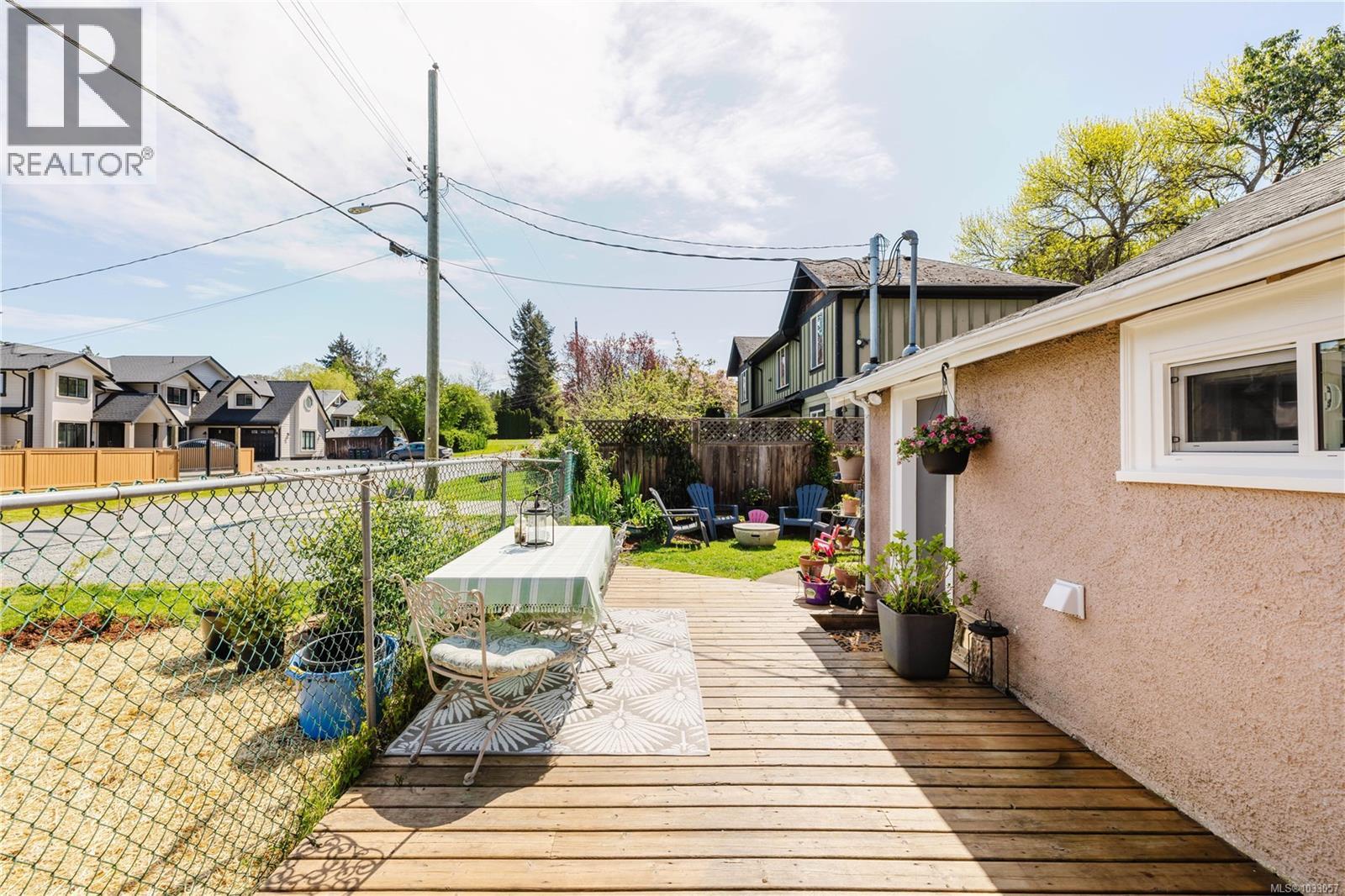 485 Marigold Rd, Saanich, British Columbia  V8Z 4R3 - Photo 25 - 1033057