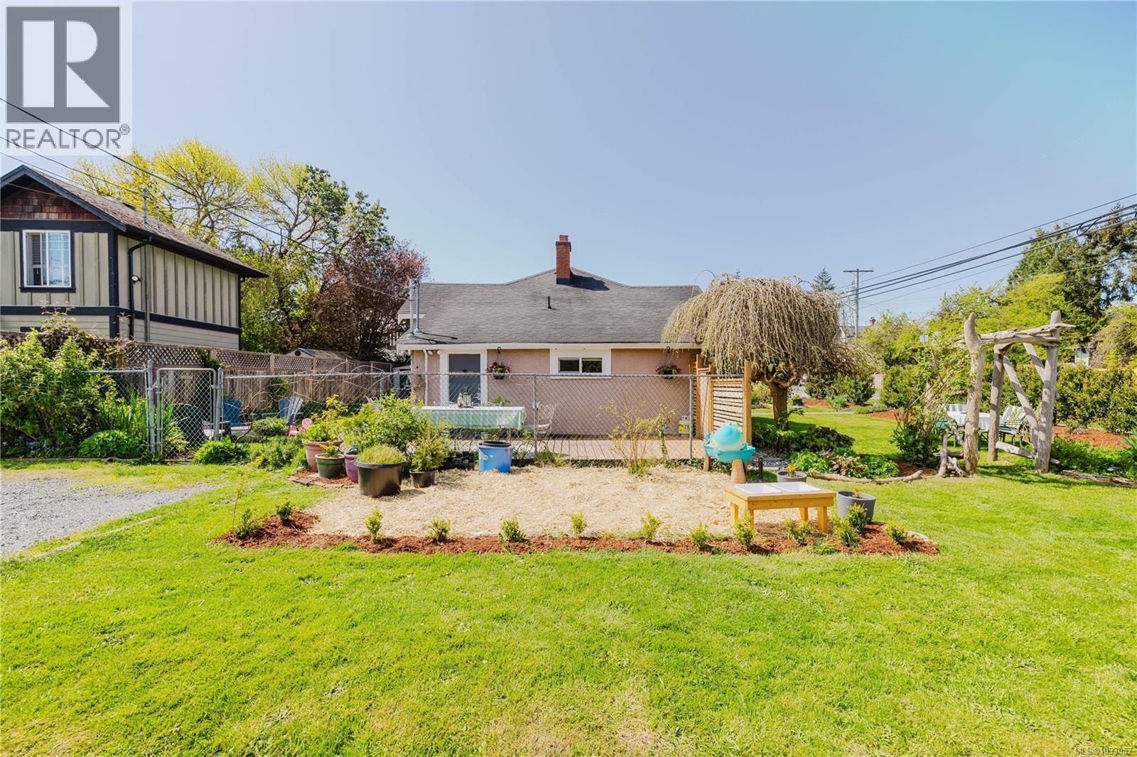 485 Marigold Rd, Saanich, British Columbia  V8Z 4R3 - Photo 23 - 1033057