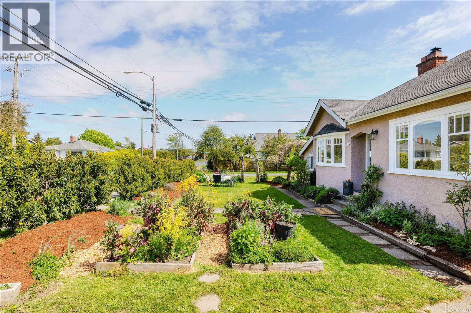 485 Marigold Rd, Saanich, British Columbia  V8Z 4R3 - Photo 35 - 1033057