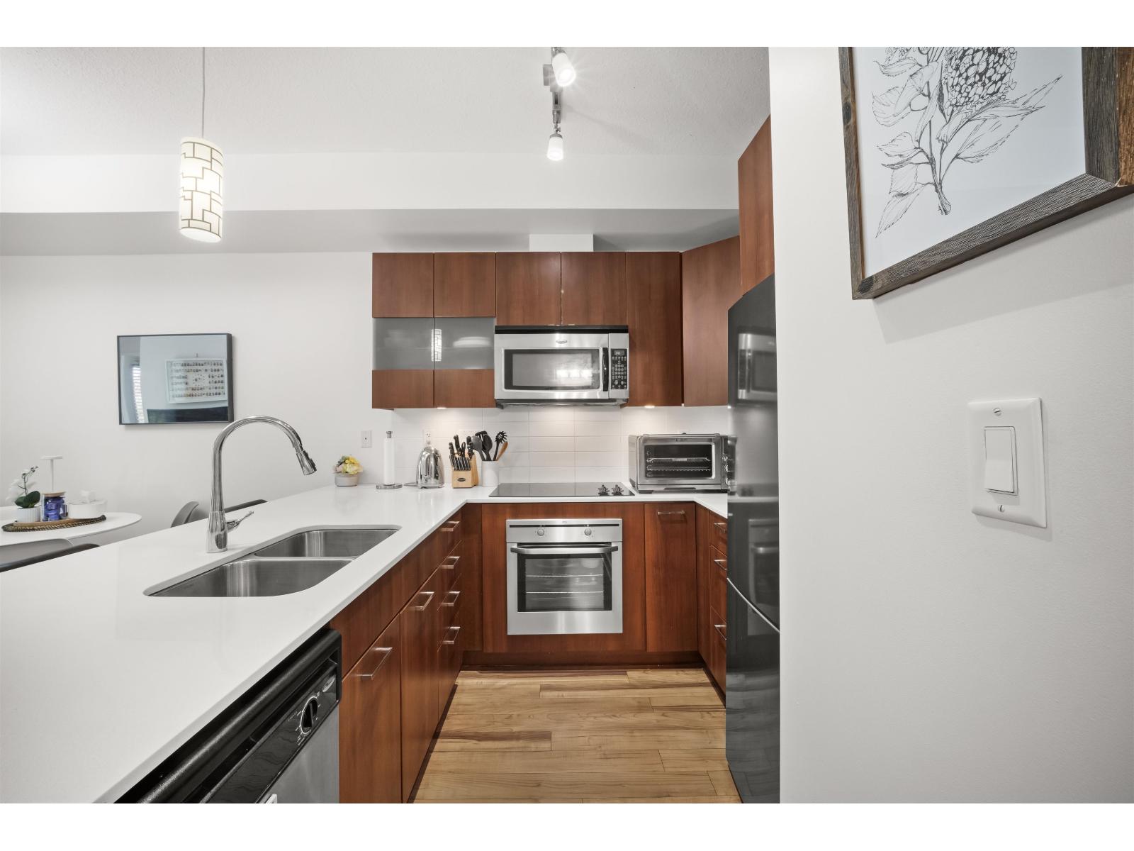 203 13321 102a Avenue, Surrey, British Columbia  V3T 1P6 - Photo 3 - R3109988