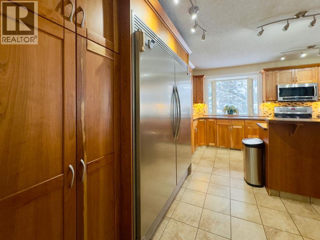 909 230 Street, Hillcrest, Alberta  T0K 1C0 - Photo 21 - A2288060