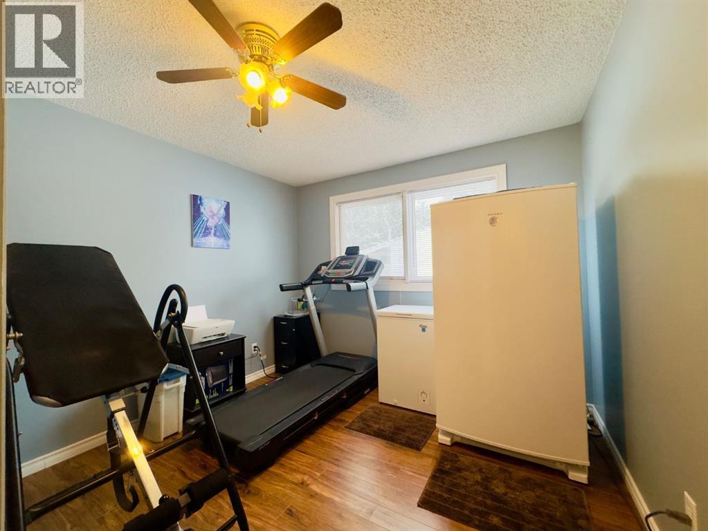 909 230 Street, Hillcrest, Alberta  T0K 1C0 - Photo 25 - A2288060