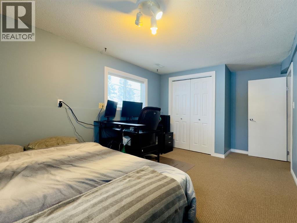 909 230 Street, Hillcrest, Alberta  T0K 1C0 - Photo 38 - A2288060