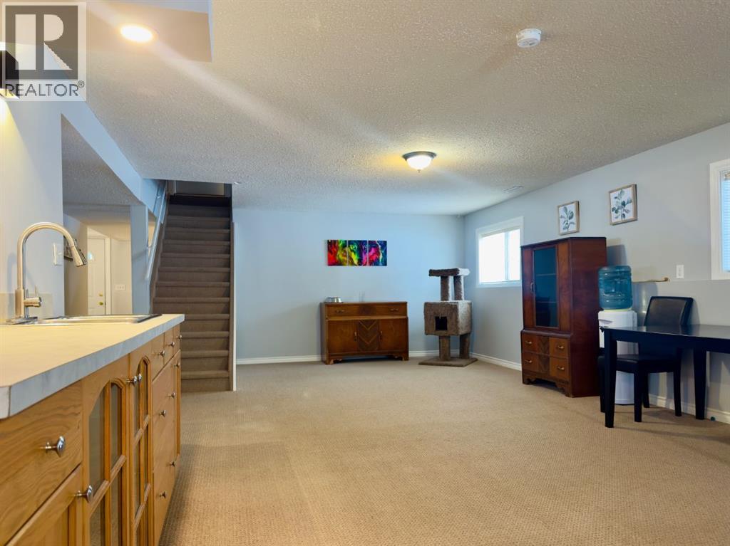 909 230 Street, Hillcrest, Alberta  T0K 1C0 - Photo 35 - A2288060