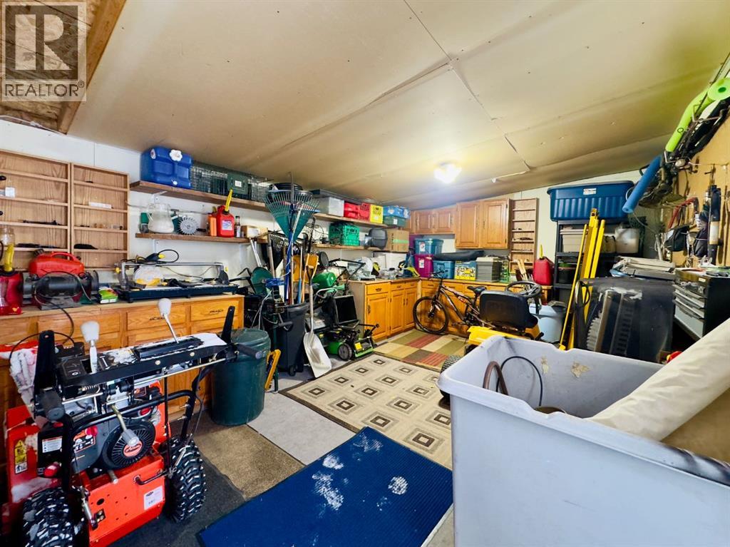 909 230 Street, Hillcrest, Alberta  T0K 1C0 - Photo 44 - A2288060