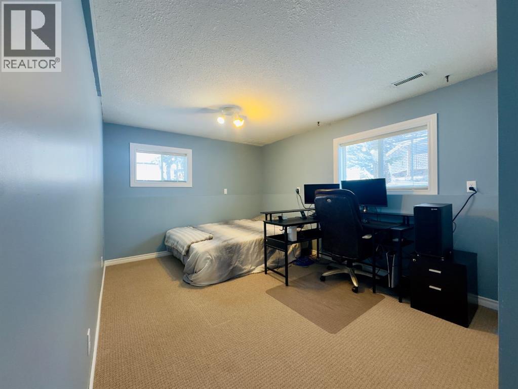 909 230 Street, Hillcrest, Alberta  T0K 1C0 - Photo 37 - A2288060
