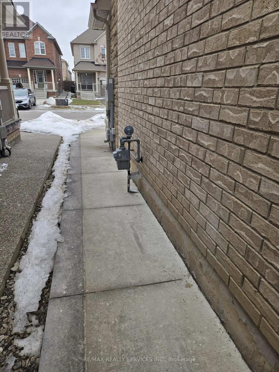 27 Yardley Crescent, Brampton, Ontario  L6X 5L6 - Photo 2 - W12766578