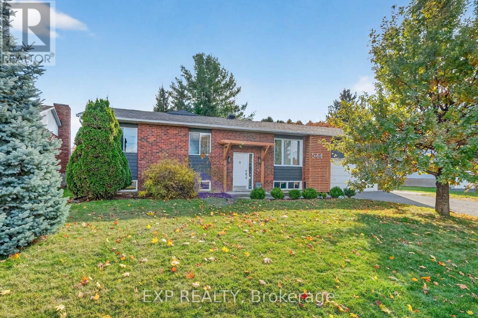 544 LOUCKS DRIVE, Russell, Ontario