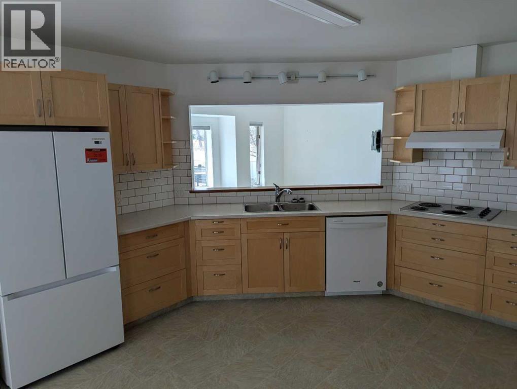 6210 53 Avenue, Camrose, Alberta  T4V 4H4 - Photo 9 - A2304576