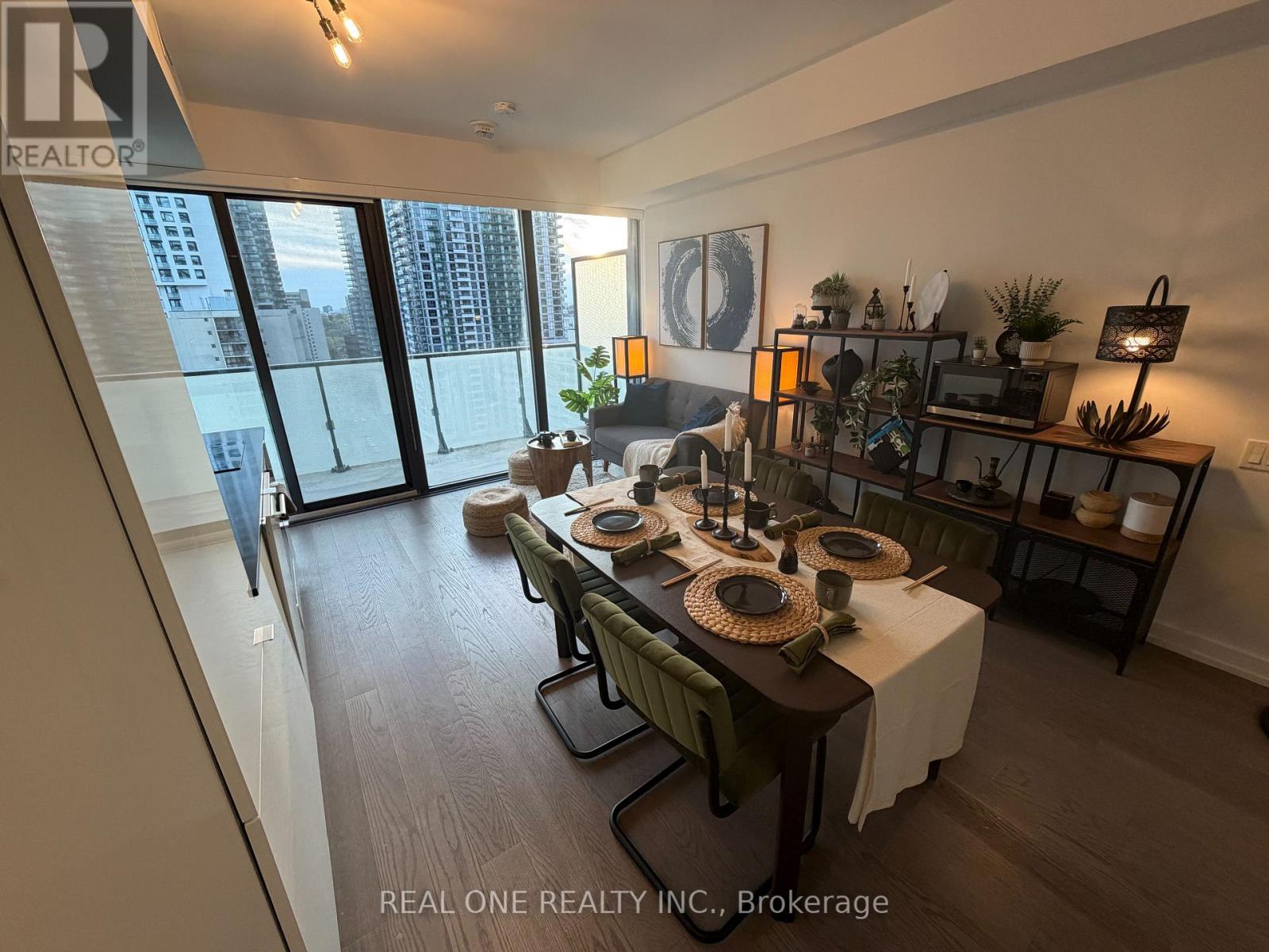 1902 - 161 Roehampton Avenue, Toronto, Ontario  M4P 0C8 - Photo 4 - C13073500