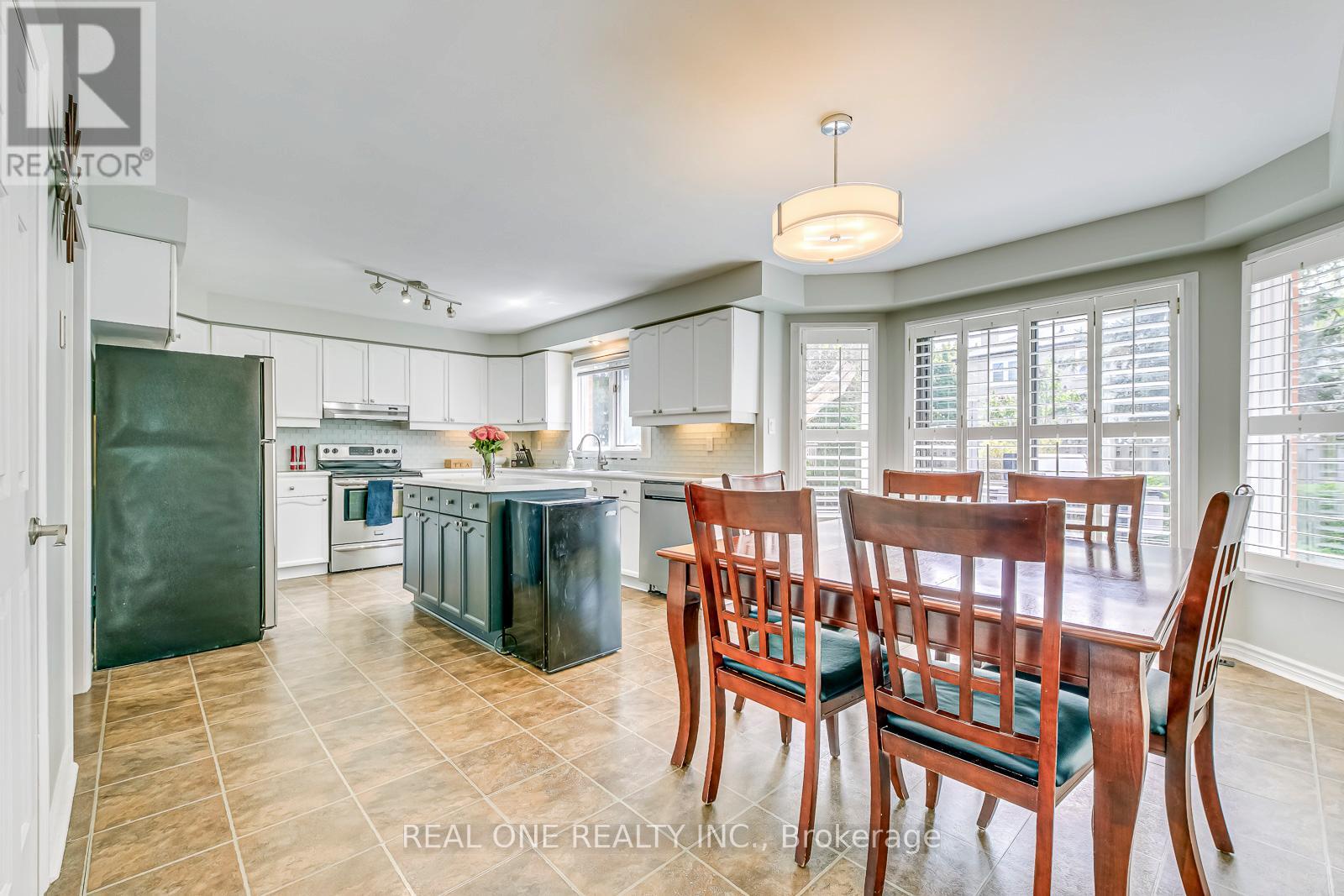 524 Blenheim Crescent, Oakville, Ontario  L6J 6P3 - Photo 12 - W13073560