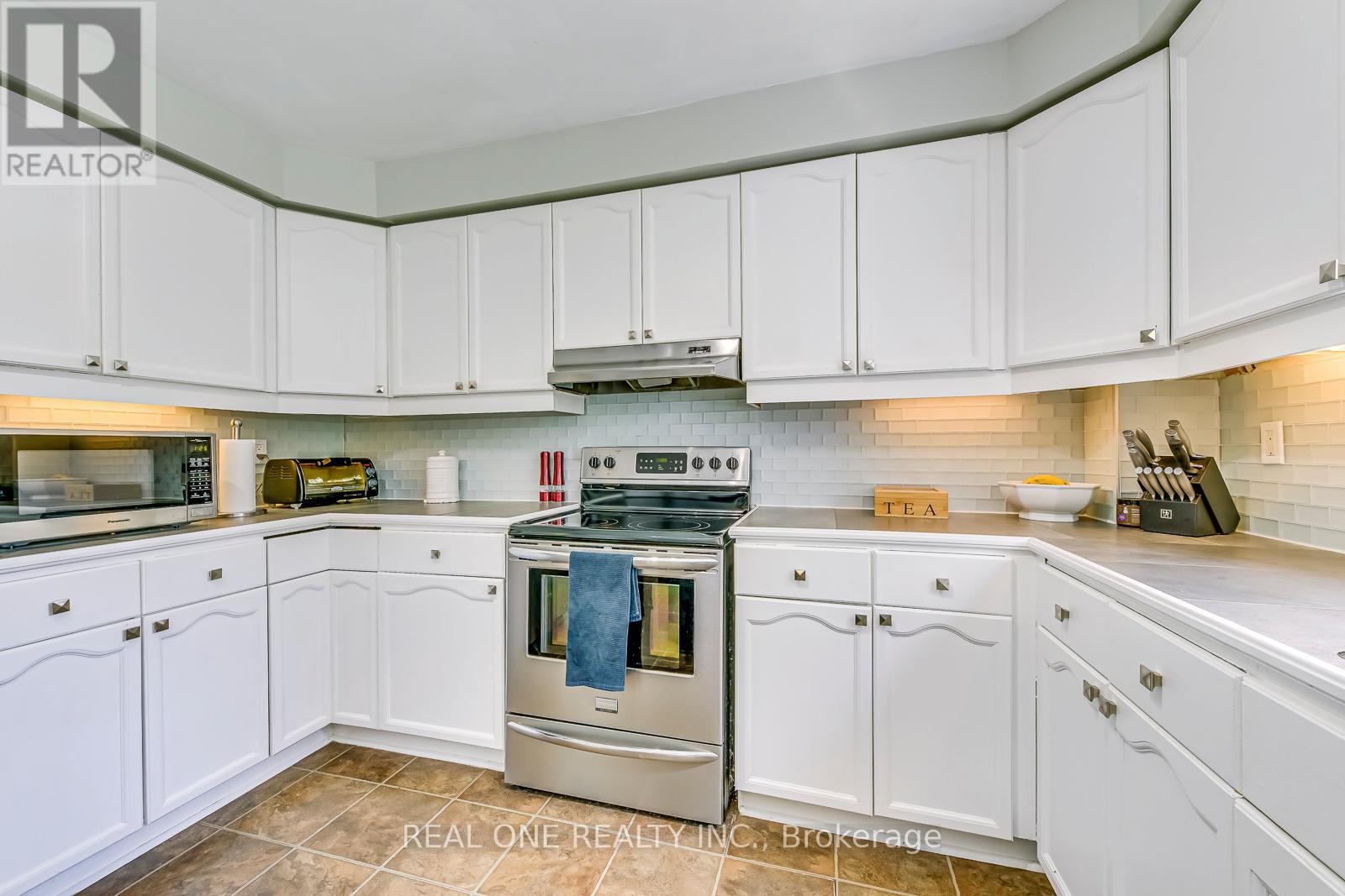 524 Blenheim Crescent, Oakville, Ontario  L6J 6P3 - Photo 17 - W13073560