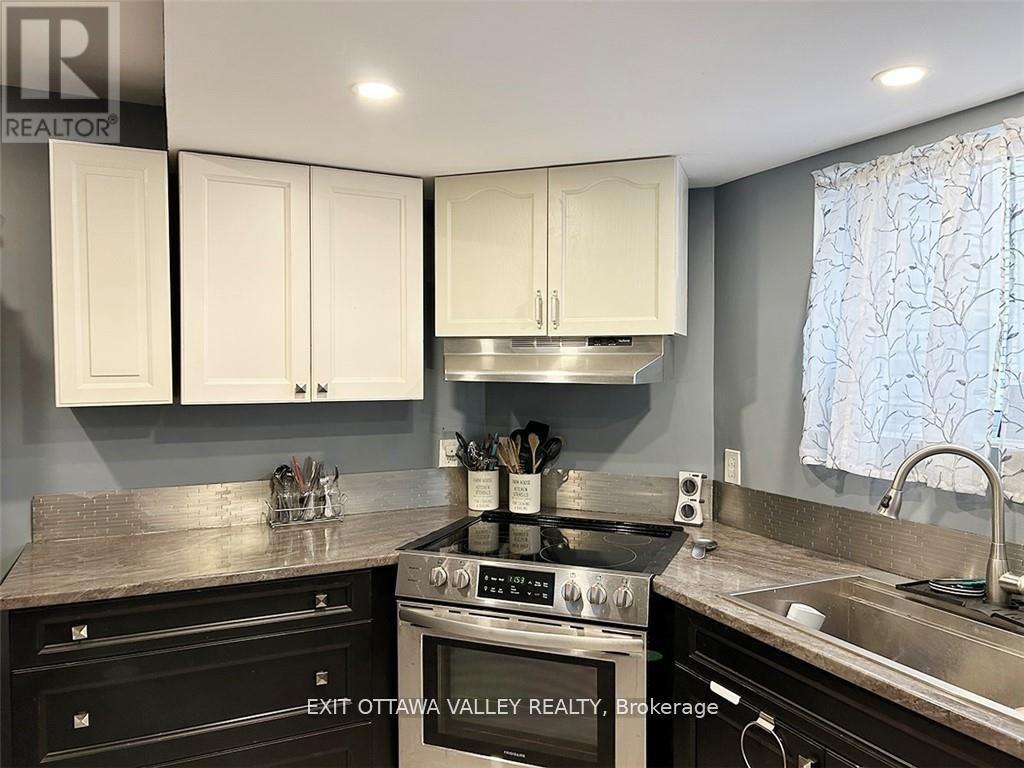444 Isabella Street, Pembroke, Ontario  K8A 5T7 - Photo 5 - X13073580