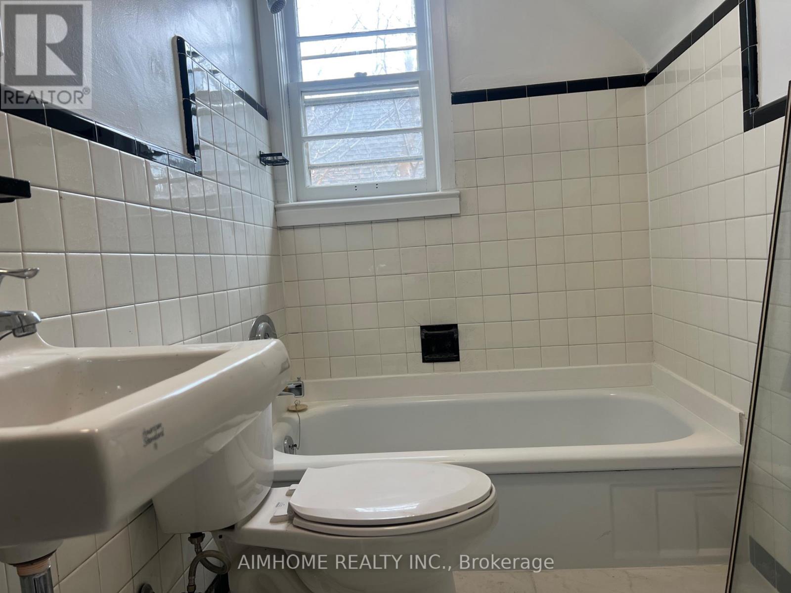 4 - 425 Burlington Avenue, Burlington, Ontario  L7S 1R3 - Photo 3 - W13073574